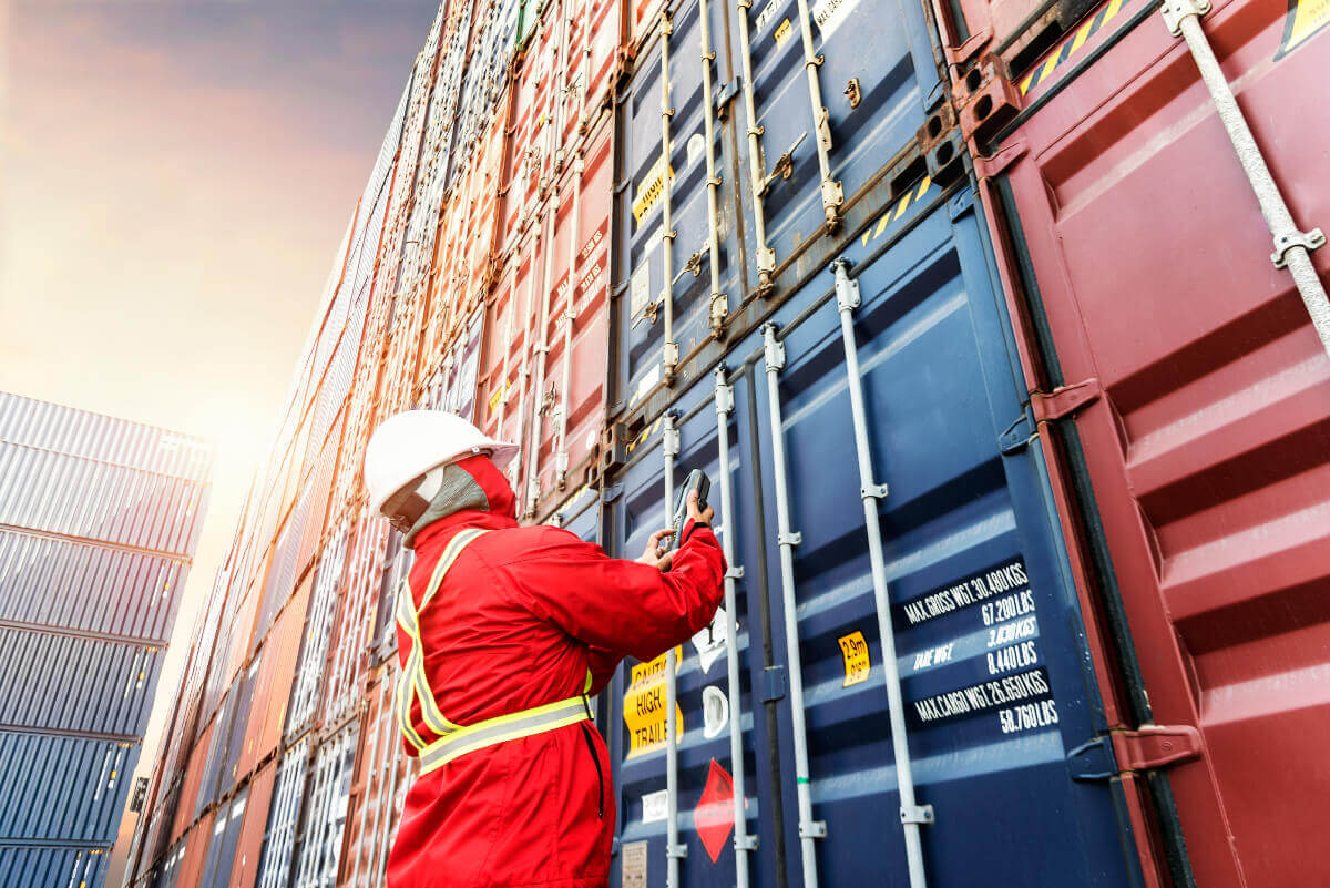 Person closing a container